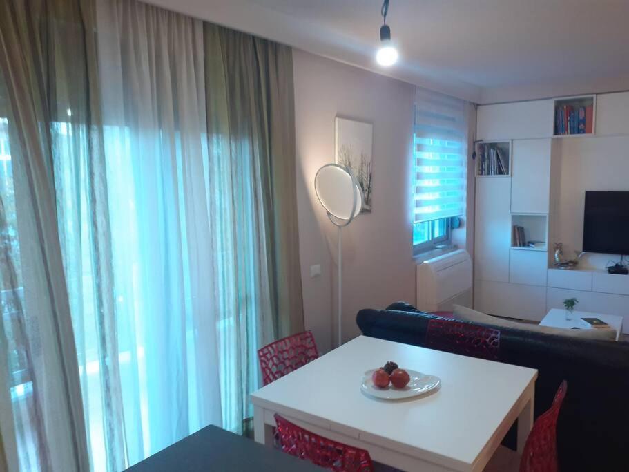 Lake View Apartment Tiranë Luaran gambar