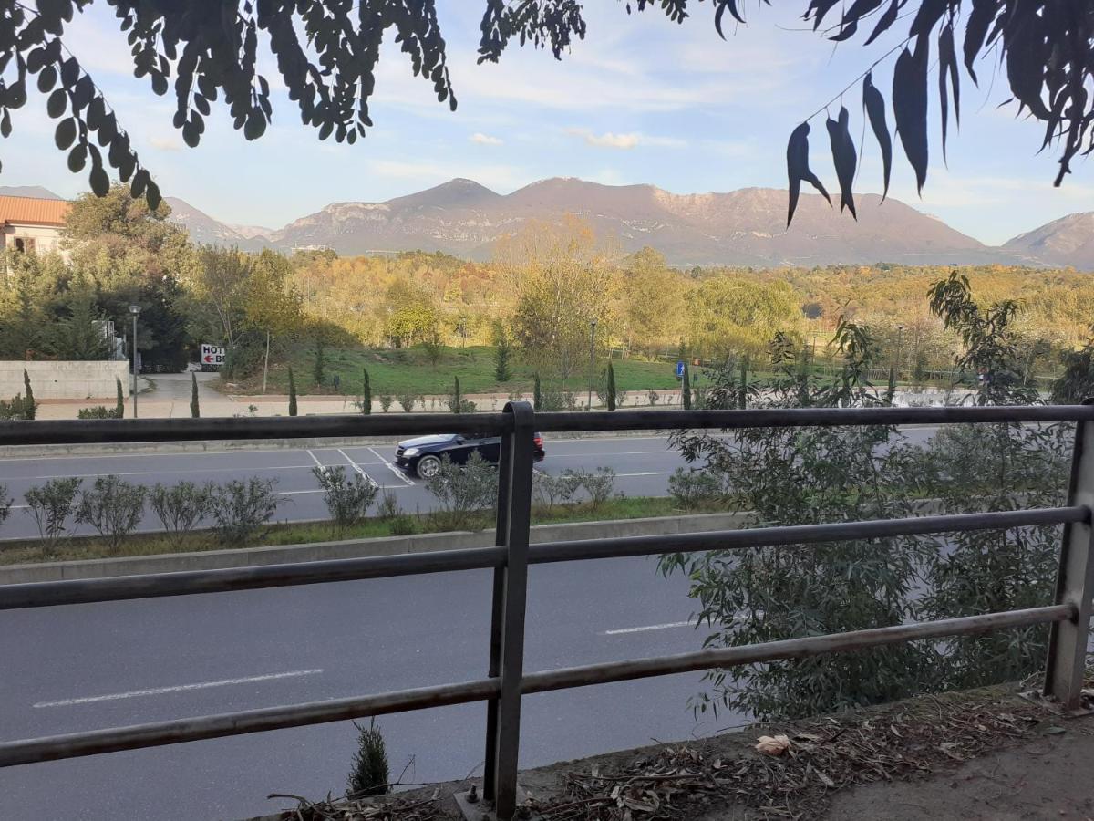 Lake View Apartment Tiranë Luaran gambar