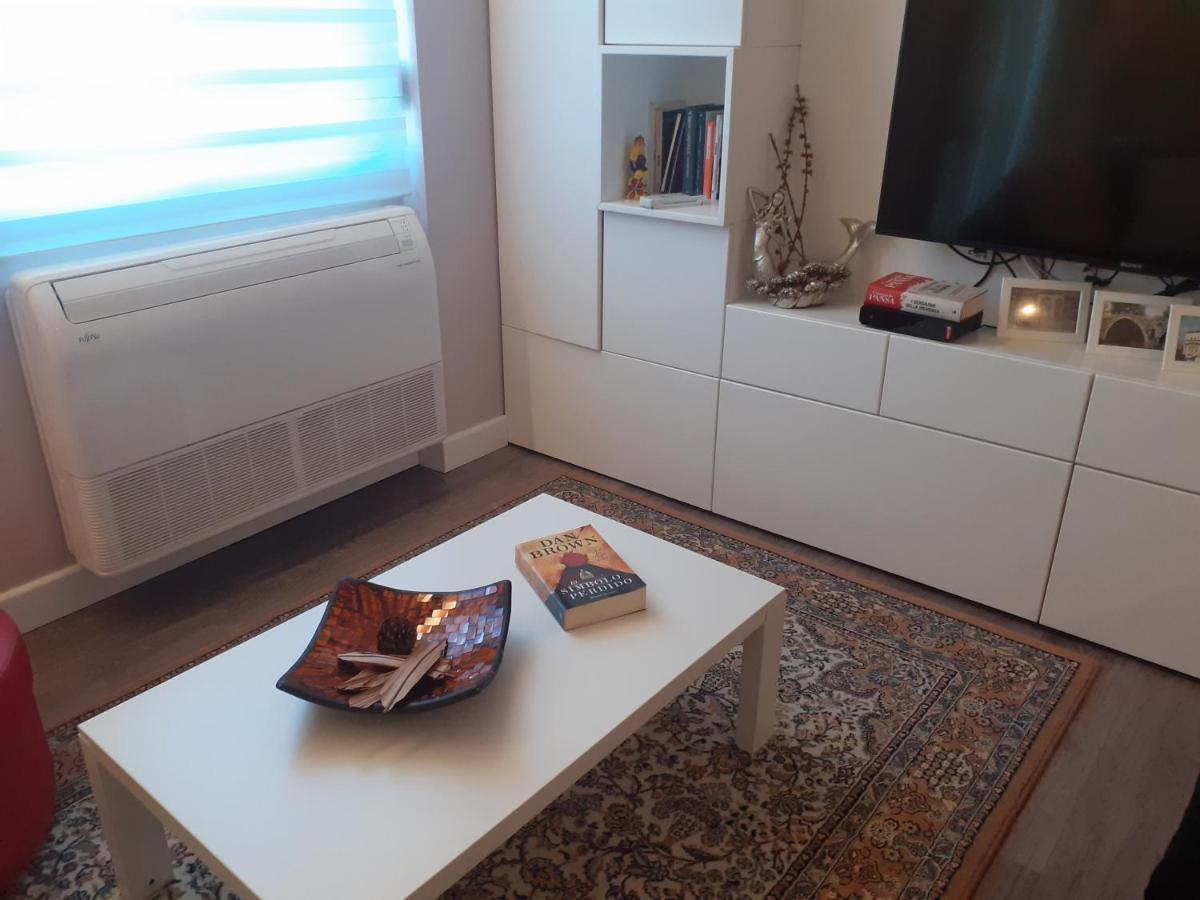 Lake View Apartment Tiranë Luaran gambar